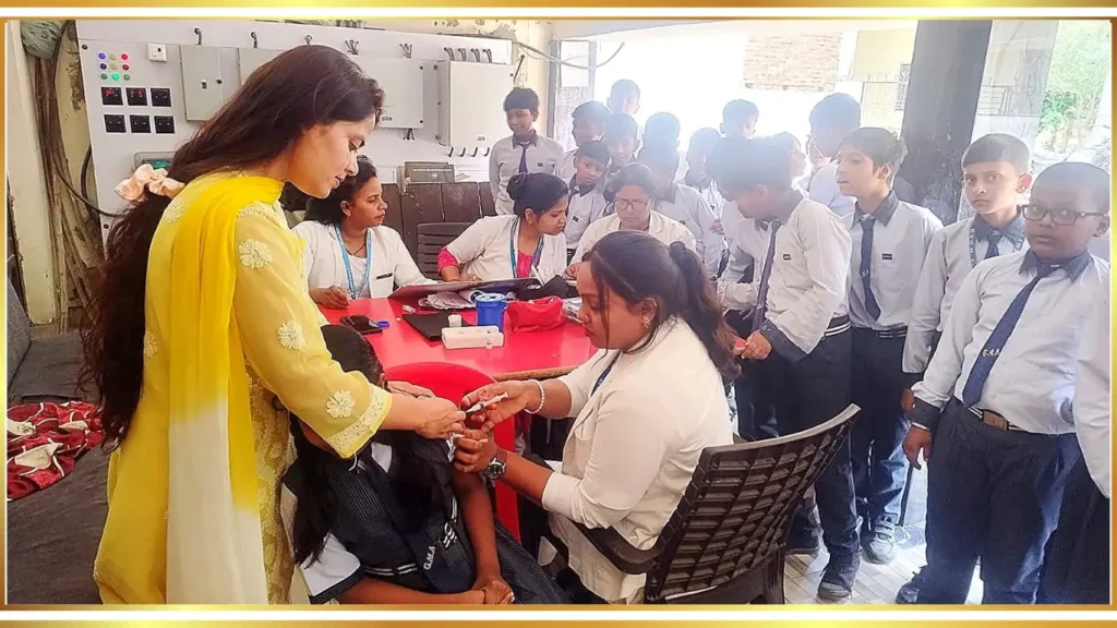 जी एम एकेडमी सलेमपुर में टीडी वैक्सीनेशन कैंप का सफल आयोजन 2 gm academy