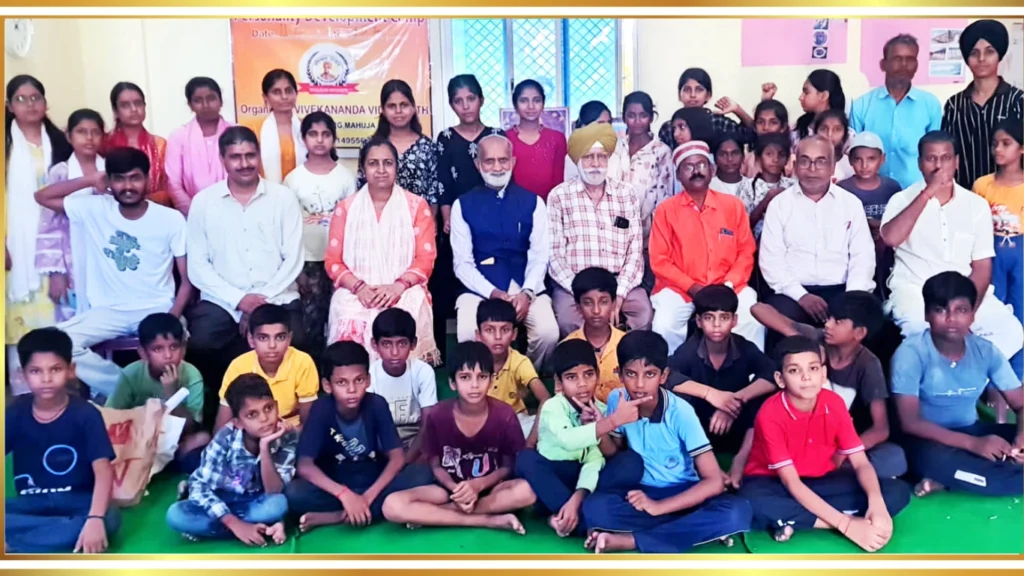 पाँच दिवसीय ग्रीष्मकालीन शिविर सम्पन्न: विद्यार्थियों ने सीखी योग, संस्कृत संभाषण, नैतिक शिक्षा और आत्मविकास की कला 1 sanskrit sammelan
