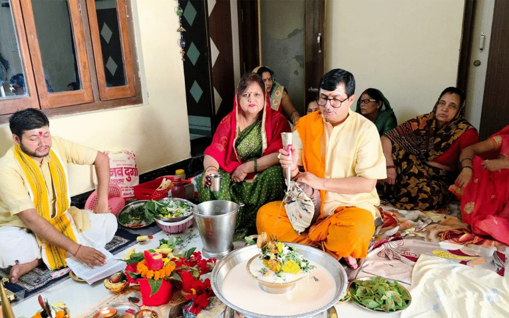 जी एम एकेडमी के संस्थापक स्व. गौरीशंकर द्विवेदी की १२वीं पुण्यतिथि श्रद्धापूर्वक मनाई गई । शिक्षा, साहित्य एवं अनुशासन प्रेमी थे स्व. गौरीशंकर द्विवेदी — डॉ. श्री प्रकाश मिश्र 19 anushthaan3