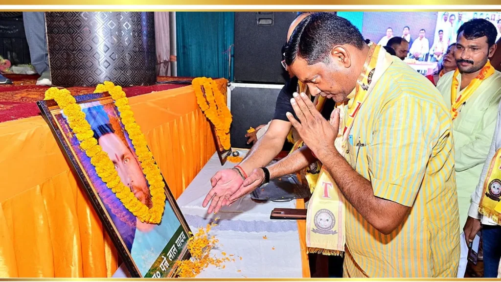 सर्वजन समागम महराजगंज में उमड़ा सर्वजन का जन सैलाव, FRCT टीम ने किया ऐतिहासिक सहयोग 9 सर्वजन समागम महराजगंज में FRCT टीम और स्थानीय जनसमुदाय का जनसैलाब