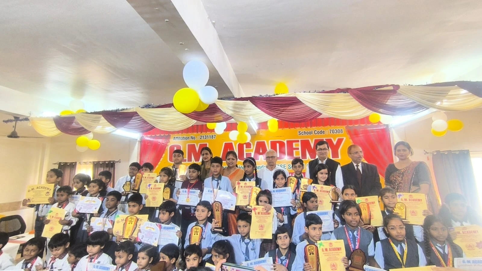 G.M. Academy के जूनियर विंग का शानदार रिज़ल्ट, अक्षत तिवारी बने ‘Student of the Year’