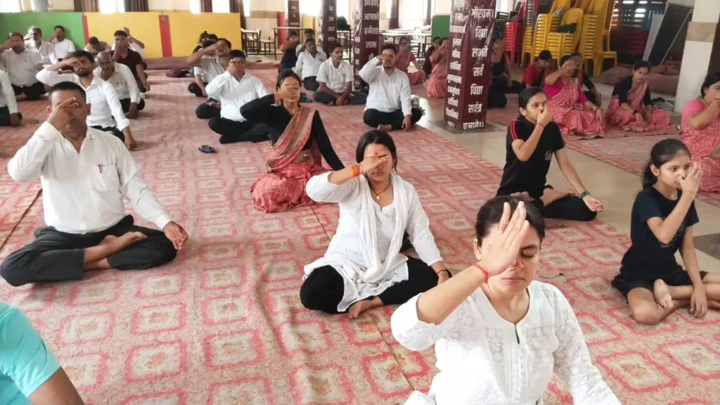 सलेमपुर: जी.एम. एकेडमी सीनियर सेकेंडरी स्कूल में धूमधाम से मनाया गया 12वां अंतर्राष्ट्रीय योग दिवस 16 WhatsApp Image 2026 06 21 at 12.34.17
