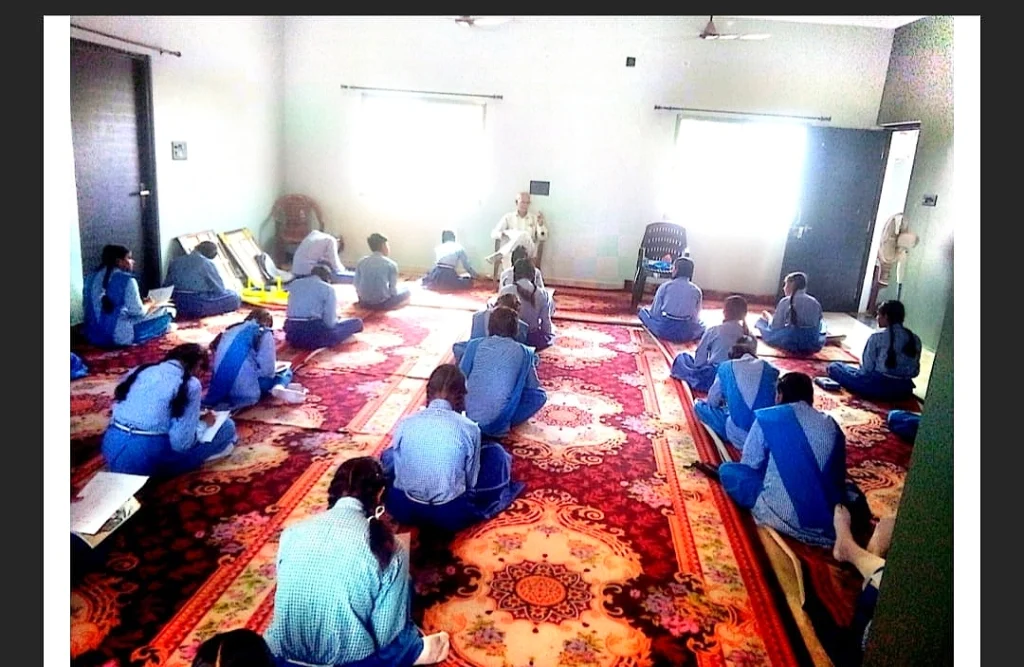 संस्कृत अतीत के साथ भविष्य की भी भाषा है : डॉ. दुर्गेश पाण्डेय | संस्कृत सप्ताह के प्रथम दिन सामान्य ज्ञान प्रतियोगिता का आयोजन 13 एन के मेमोरीयल सलेमपुर।