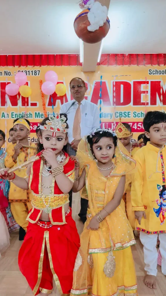 जी. एम. एकेडमी में जन्माष्टमी की पूर्व संध्या पर सजी कृष्ण-राधा की भक्ति और संस्कृति की मनोहारी झांकी 10 WhatsApp Image 2026 09 03 at 16.15.36 1 1