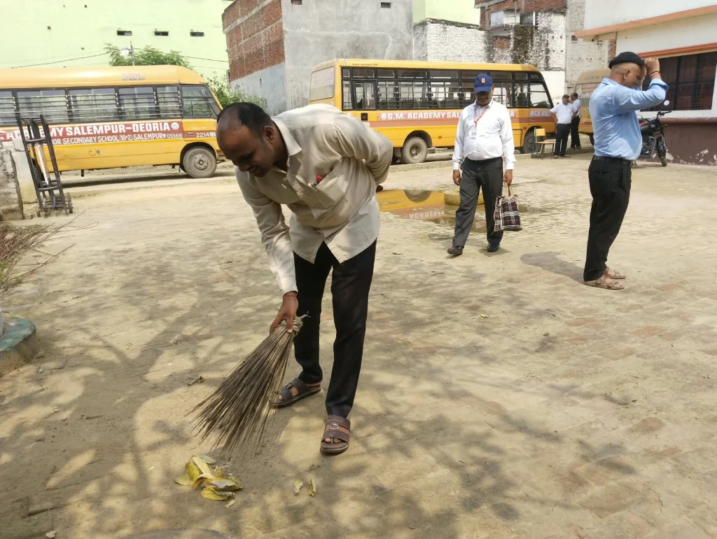 गांधी शास्त्री जयंती पर जी एम एकेडमी में लिया गया स्वच्छता का संकल्प, जी एम एकेडमी में धूमधाम से मनाया गया गांधी एवं शास्त्री जयंती 14 WhatsApp Image 2026 10 02 at 15.45.02 1