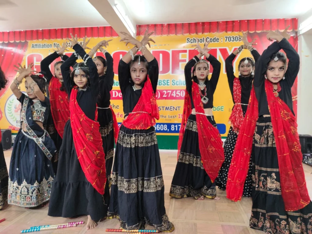 जी.एम. एकेडमी में धूमधाम से मना नवरात्रि और दशहरा उत्सव । नन्ही मुन्नी बच्चियों ने मां दुर्गा के नौ रुपों में कार्यक्रम को बनाया जीवंत तथा आकर्षक । 13 gm6