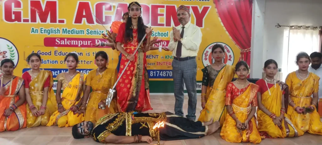 जी.एम. एकेडमी में धूमधाम से मना नवरात्रि और दशहरा उत्सव । नन्ही मुन्नी बच्चियों ने मां दुर्गा के नौ रुपों में कार्यक्रम को बनाया जीवंत तथा आकर्षक । 18 gm big5