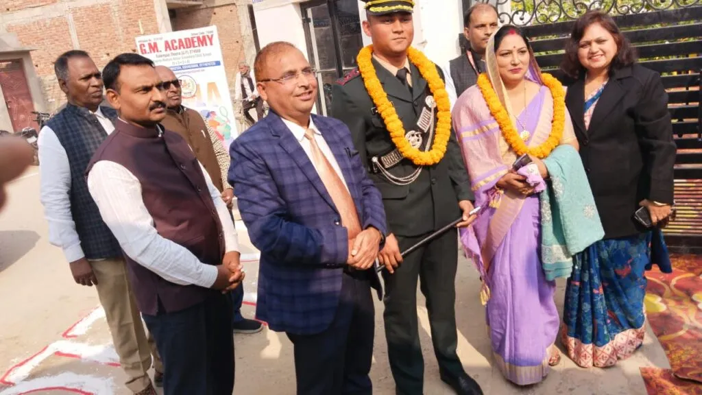 शिक्षा एवं खेल के साथ सर्वांगीण विकास में जी.एम.एकेडमी की भूमिका सराहनीय- नवनियुक्त लेफ्टिनेंट विवेक कुमार यादव 9 WhatsApp Image 2024 12 24 at 01.33.12 2